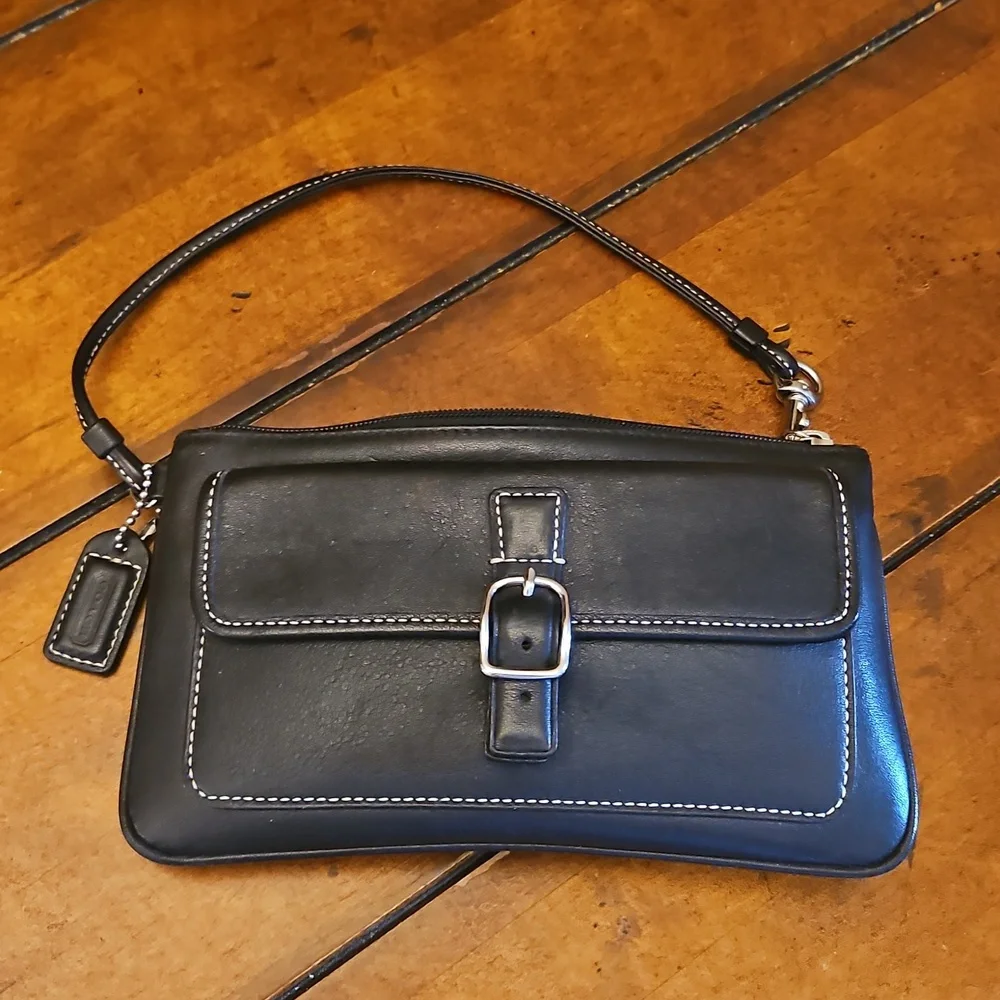 COACH | BLACK LEATHER WRISTLET